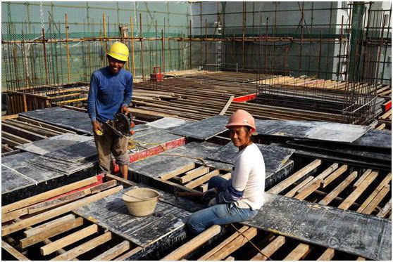 BOB半岛·(中国)官方网站工地招人有多难？包工头：干一天给300包吃住招工7天(图2)