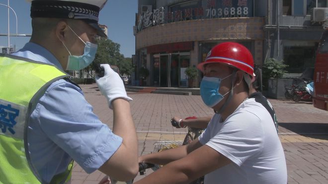 BOB半岛头盔佩戴学问多保定现场教学！(图2)