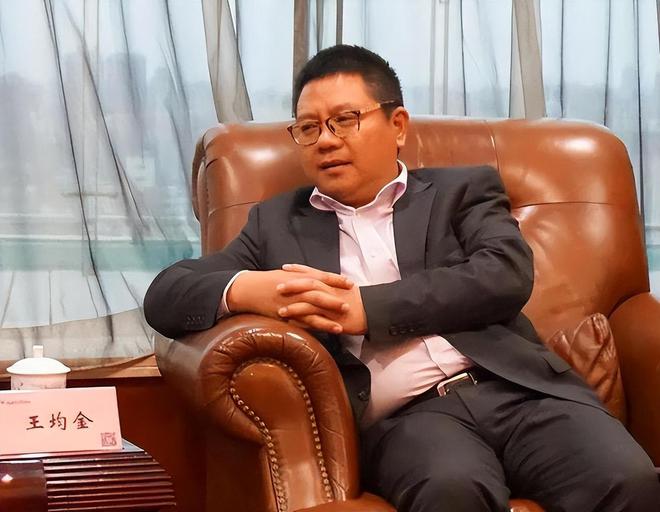 BOB半岛上海一身价35亿大老板假扮农民工到工地上班第一天差点被开除(图4)