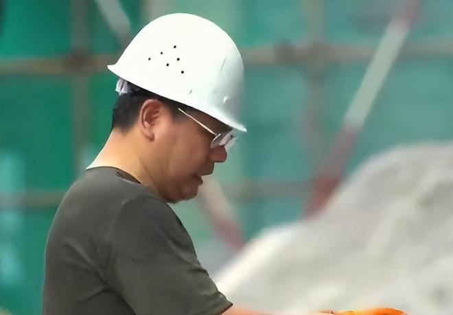 BOB半岛上海一身价35亿大老板假扮农民工到工地上班第一天差点被开除(图8)