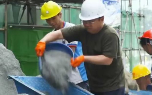 BOB半岛上海一身价35亿大老板假扮农民工到工地上班第一天差点被开除(图12)