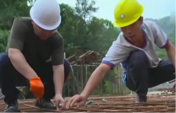 BOB半岛上海一身价35亿大老板假扮农民工到工地上班第一天差点被开除(图13)