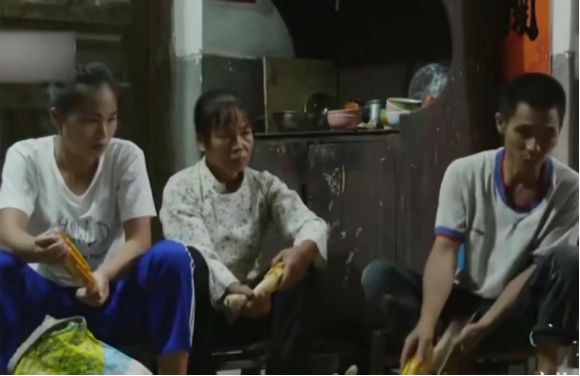 BOB半岛上海一身价35亿大老板假扮农民工到工地上班第一天差点被开除(图15)
