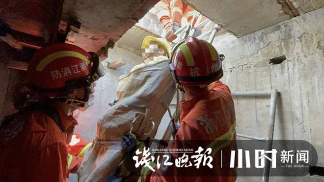BOB半岛·(中国)官方网站杭州杭海路一工地今天有名男子掉进了坑洞消防员紧急救援(图2)