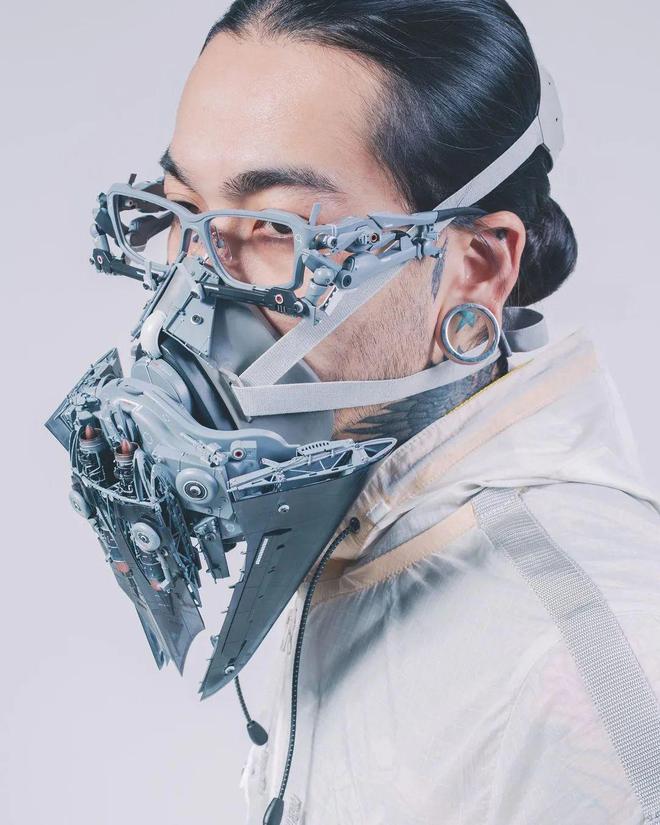 BOB半岛·(中国)官方网站为Demna做装置、给Kanye制作元宇宙造型IKE(图6)