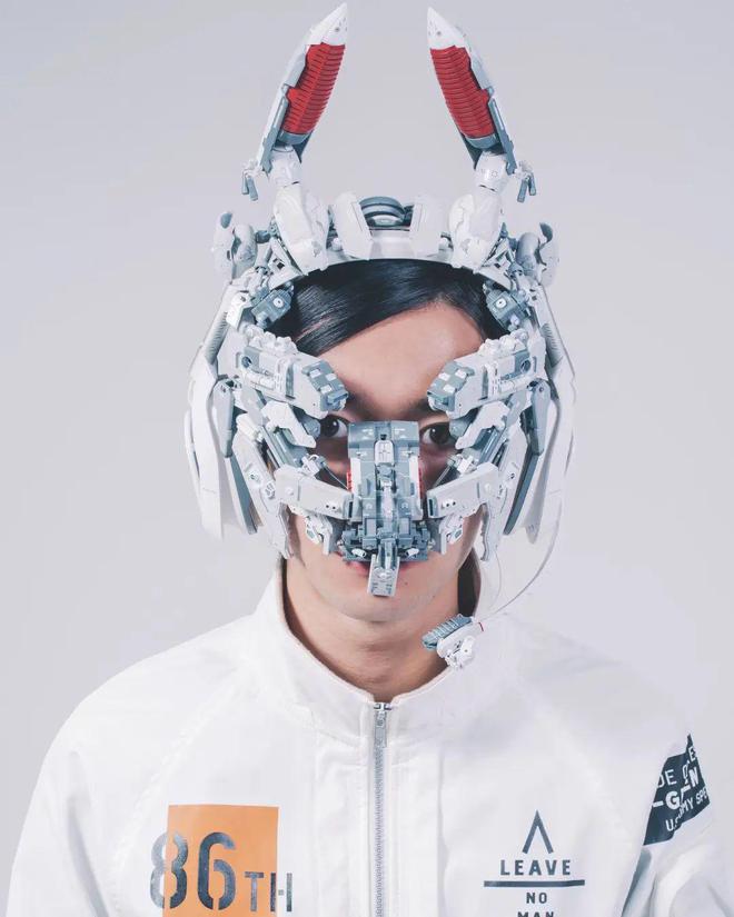 BOB半岛·(中国)官方网站为Demna做装置、给Kanye制作元宇宙造型IKE(图5)
