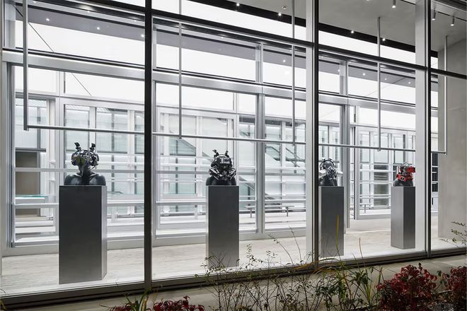 BOB半岛·(中国)官方网站为Demna做装置、给Kanye制作元宇宙造型IKE(图11)