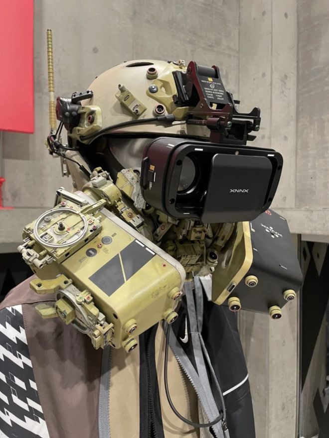 BOB半岛·(中国)官方网站为Demna做装置、给Kanye制作元宇宙造型IKE(图20)