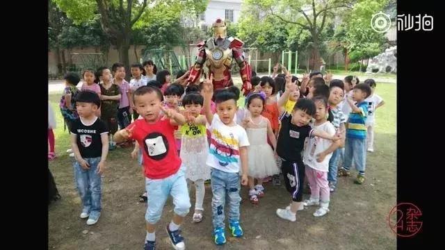 BOB半岛爸爸自制“钢铁侠”战袍为女儿“撑腰”这样的老爸给我来一打(图4)