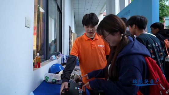 BOB半岛·(中国)官方网站工伤预防进学校 上好安全第一课 锦江区面向职业院校学(图2)