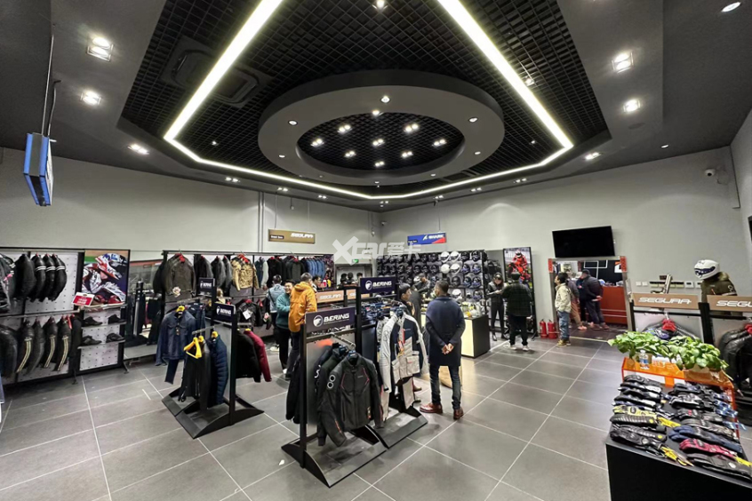 BOB半岛骐翼用品发布2024款SHARK头盔 998元起(图2)