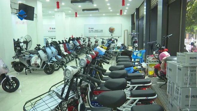 BOB半岛·(中国)官方网站实体店头盔仍一盔难求市监管局明令禁止恶意涨价(图3)