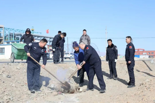 BOB半岛·(中国)官方网站“锋”火相传！让“雷锋精神”在警营绽放！(图14)